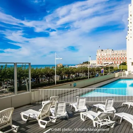 Plage, Piscine, Terrasse, Vue Ville, Cœur De Pour Ou Télétravail