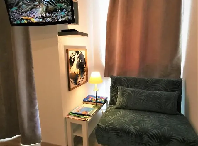 - Terrasse & Piscine * 比亚里茨