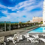 - Terrasse & Piscine